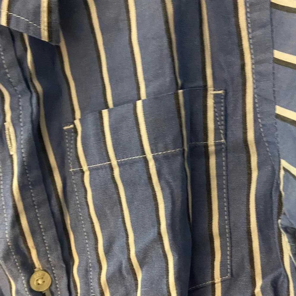 GAP Blue and White Vertical Stripe Button-Down Shirt Size Small